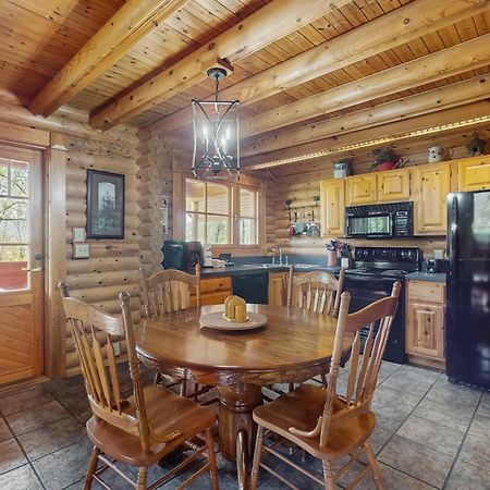 Pine Cone Cabin Gatlinburg Exterior photo